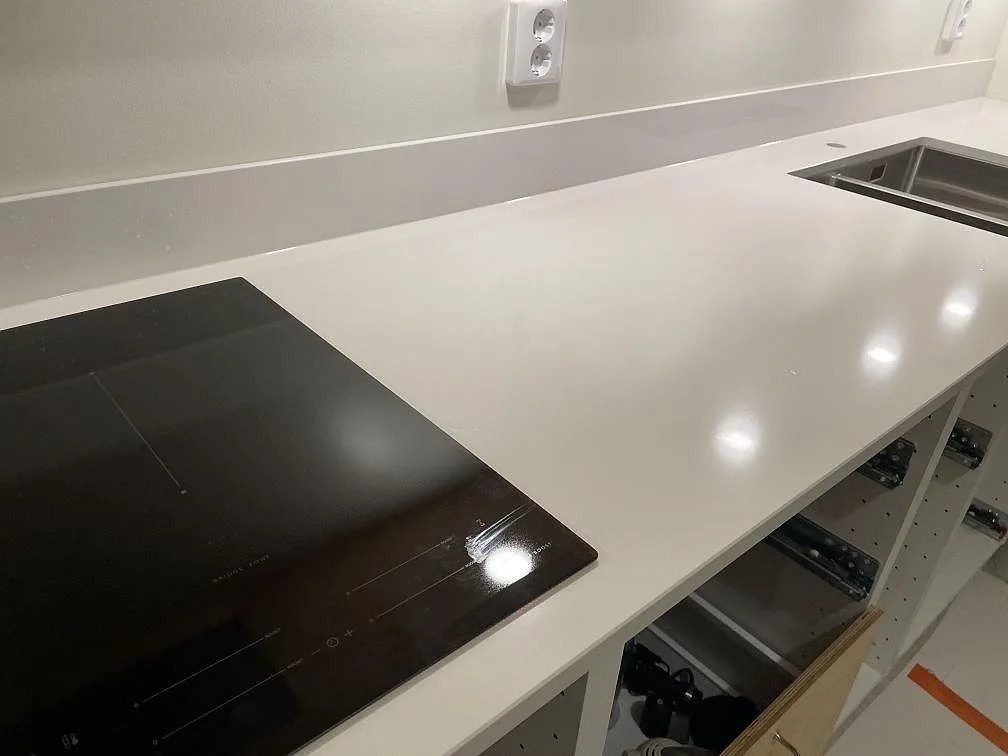 Køkkenbordplade i Silestone Miami White, Göteborg – billede 2