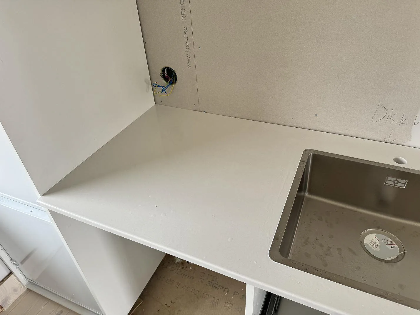 Køkkenbordplade i Silestone Miami White, Jönköping – billede 5