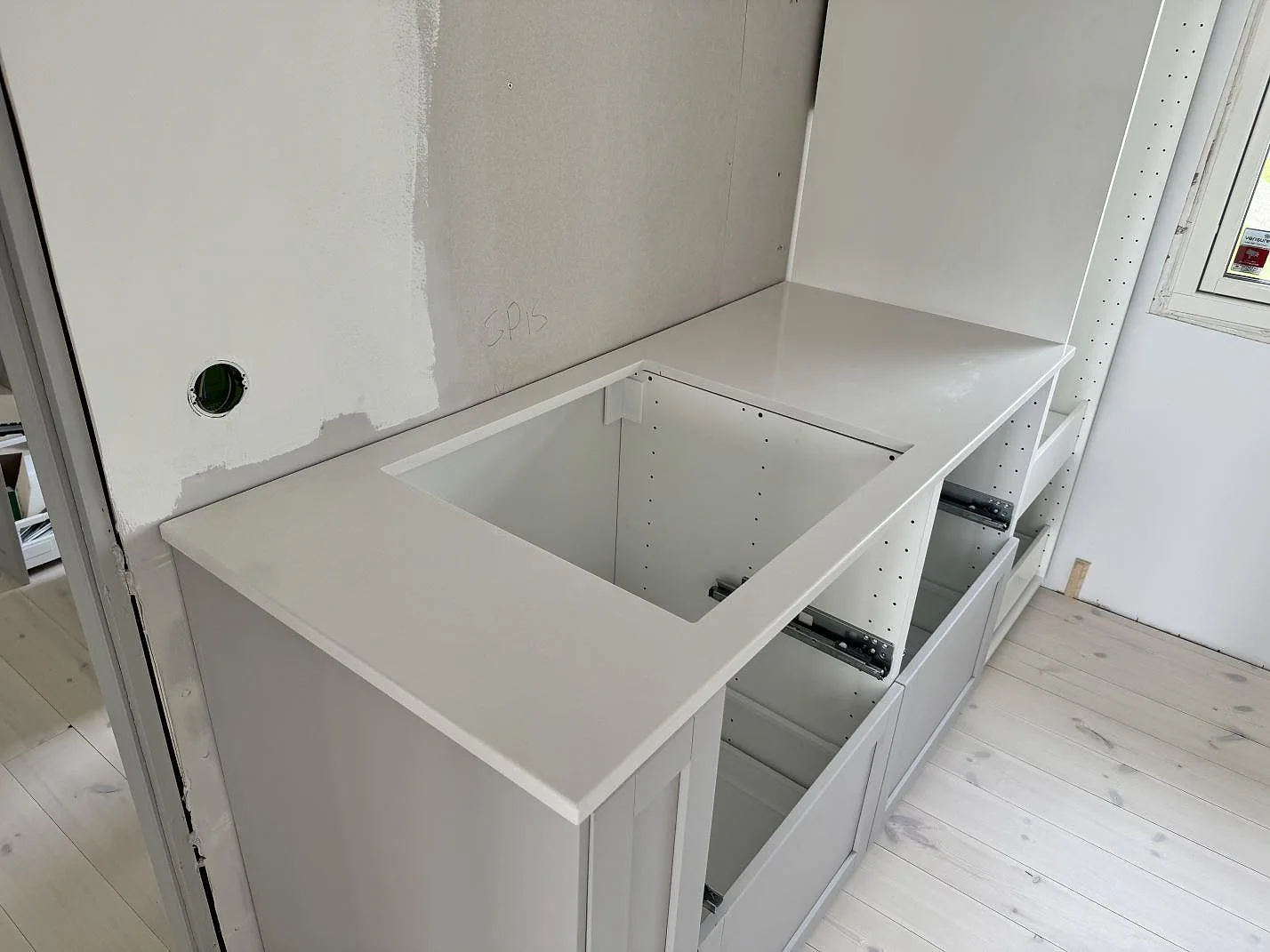 Køkkenbordplade i Silestone Miami White, Jönköping – billede 3