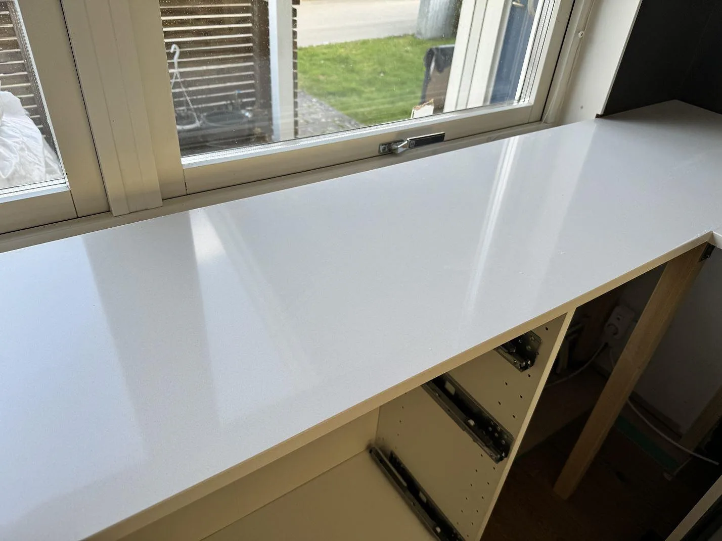 Køkkenbordplade i Silestone Miami White, Kungälv – billede 6