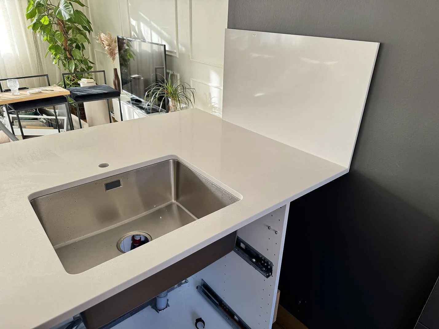 Køkkenbordplade i Silestone Miami White, Kungälv