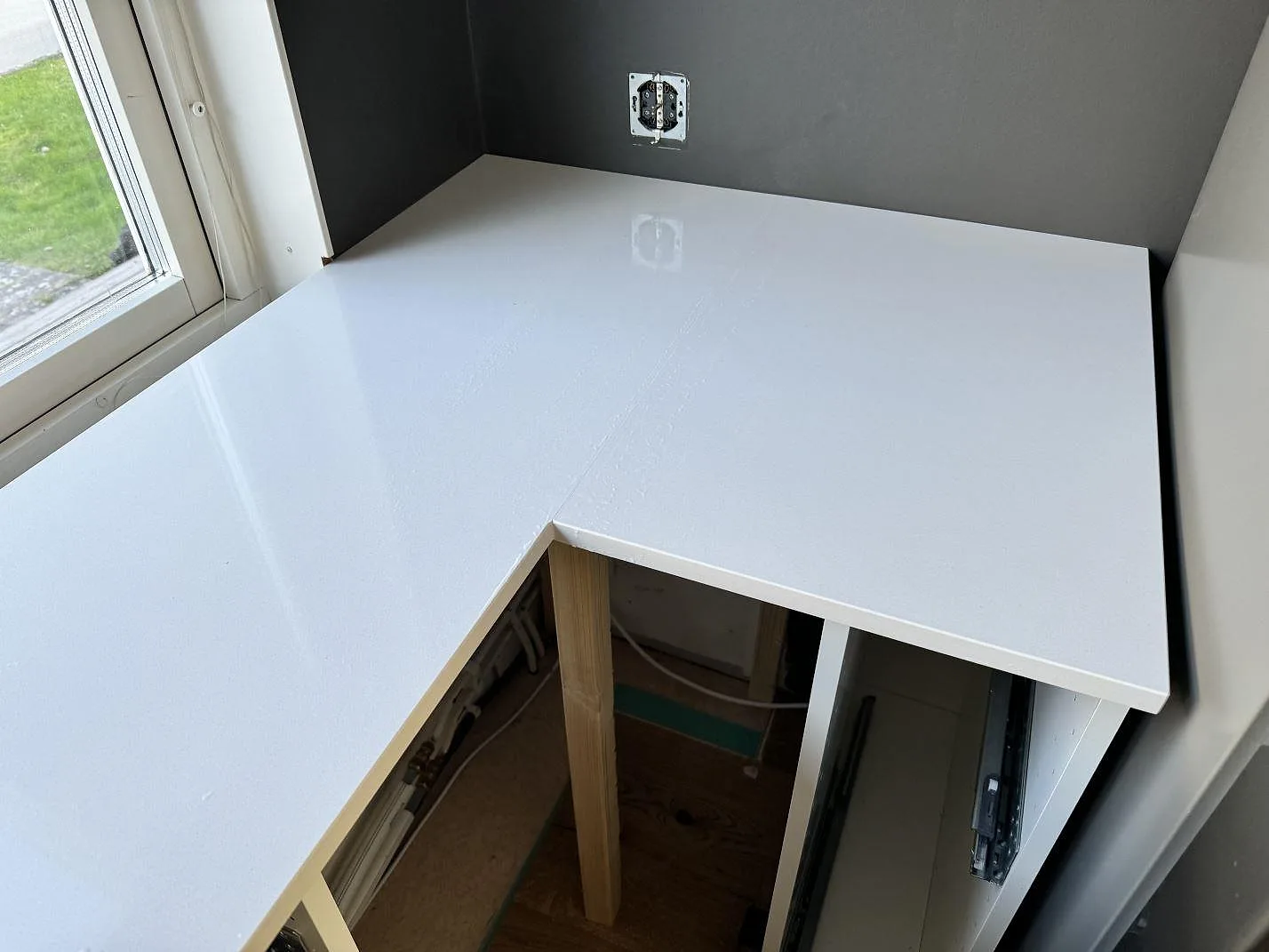 Køkkenbordplade i Silestone Miami White, Kungälv – billede 7