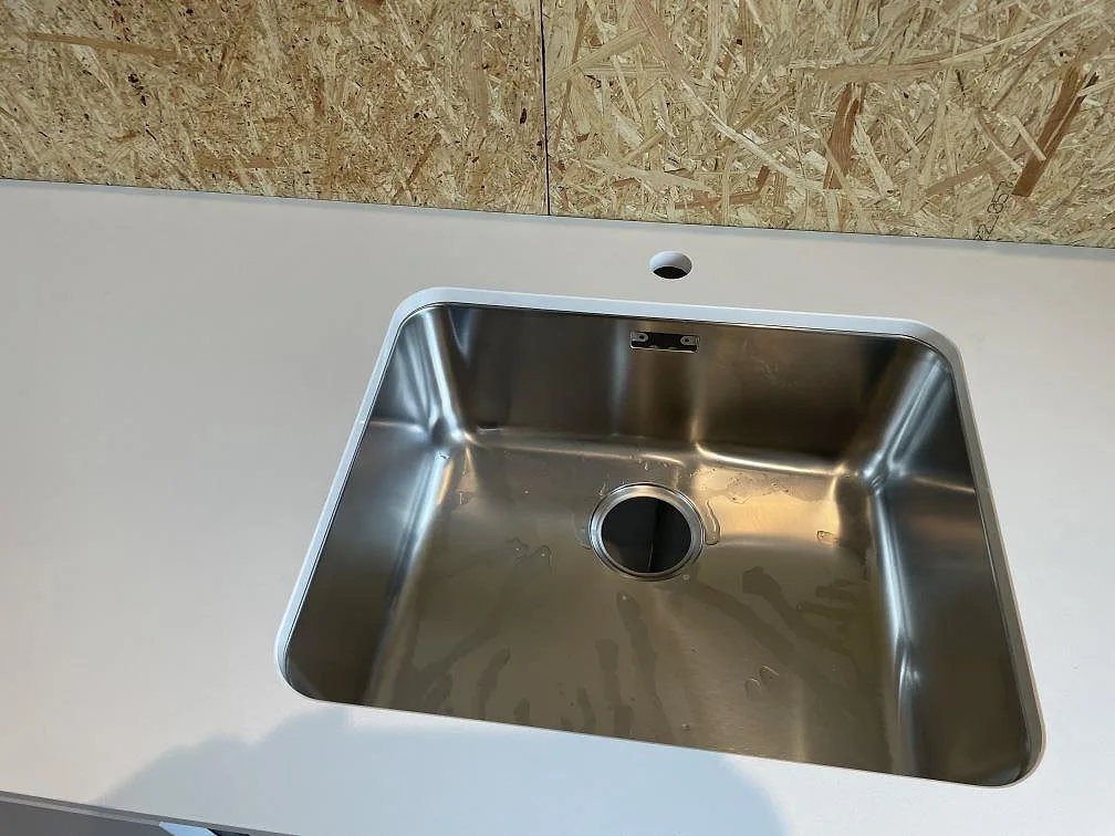 Køkkenbordplade i Silestone Miami White, Lyckeby – billede 6