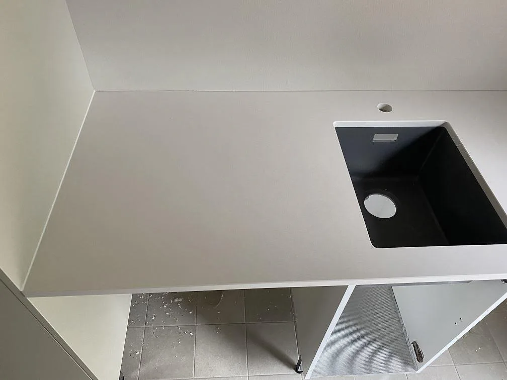 Køkkenbordplade i Silestone Miami White, Ramdala – billede 2