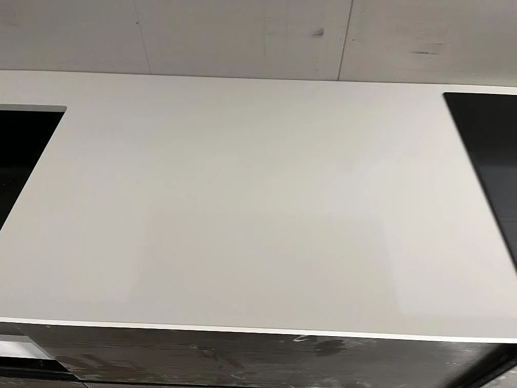 Køkkenbordplade i Silestone Miami White, Rockneby – billede 2