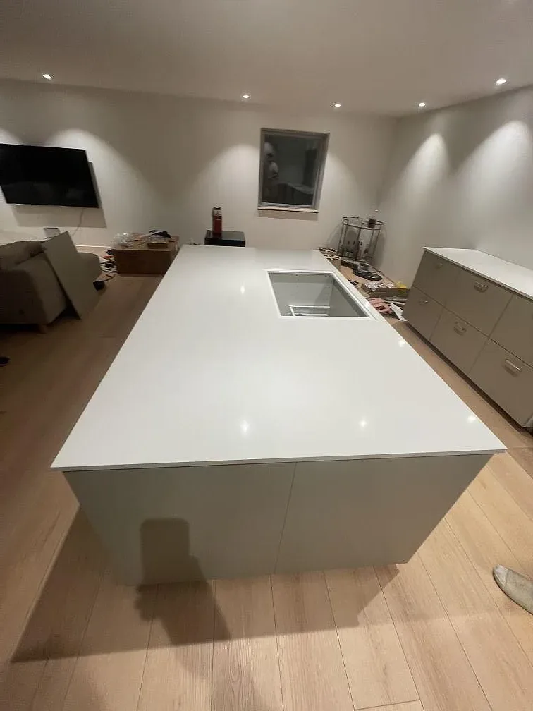 Køkkenbordplade i Silestone Miami White, Smørum – billede 3