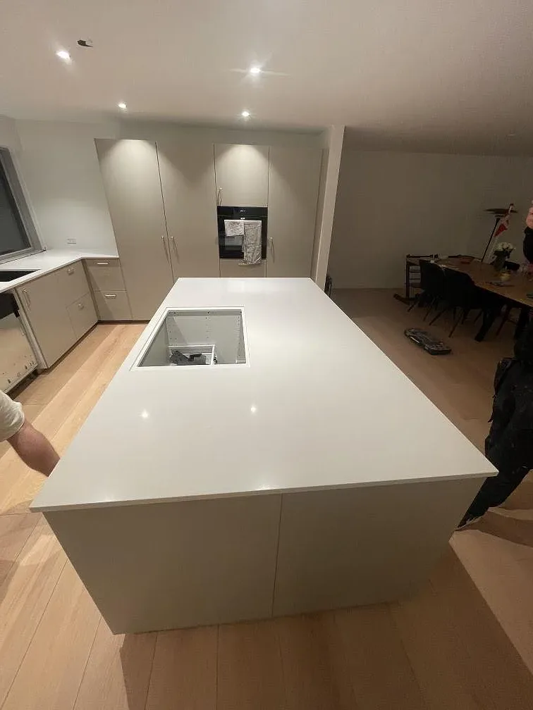 Køkkenbordplade i Silestone Miami White, Smørum – billede 4