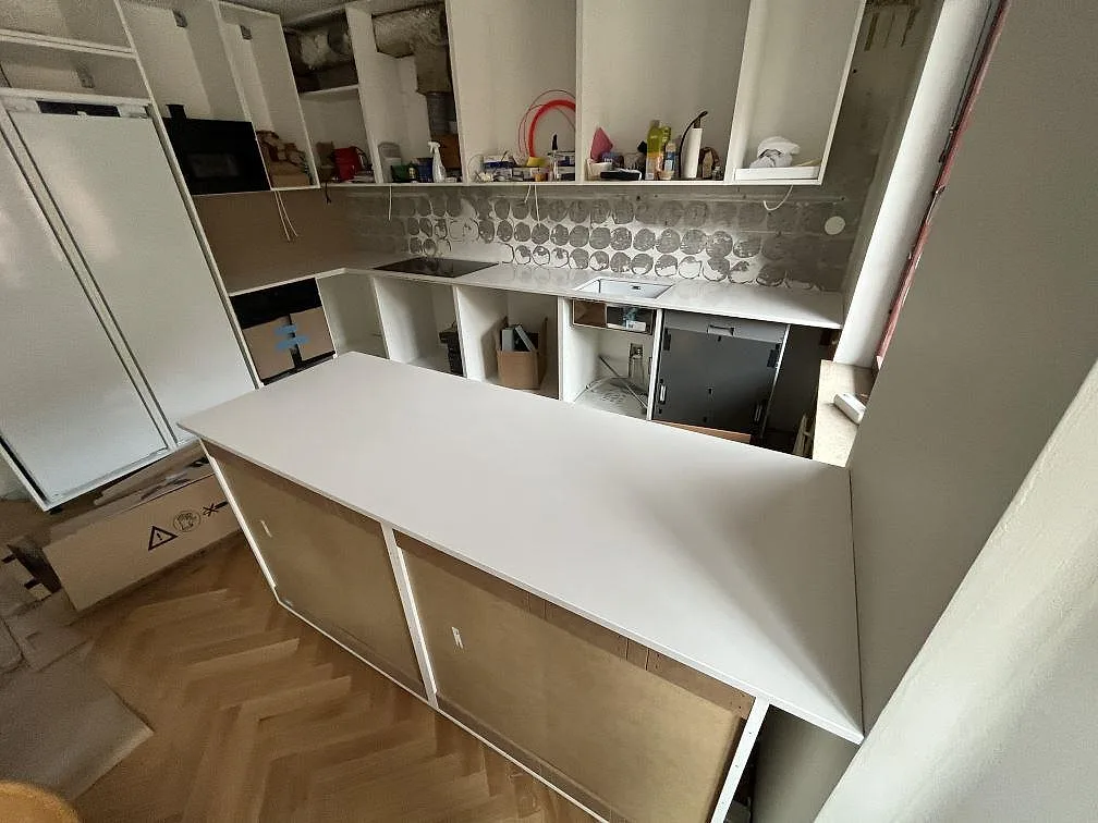 Køkkenbordplade i Silestone Miami White, Stockholm