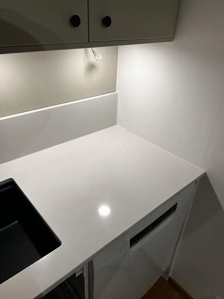 Køkkenbordplade i Silestone Miami White, Trelleborg – billede 3