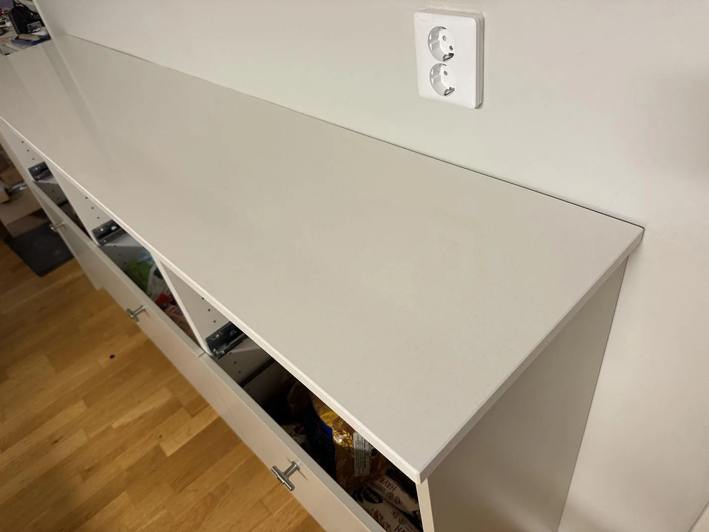 Køkkenbordplade i Silestone Miami White, Växjö – billede 3