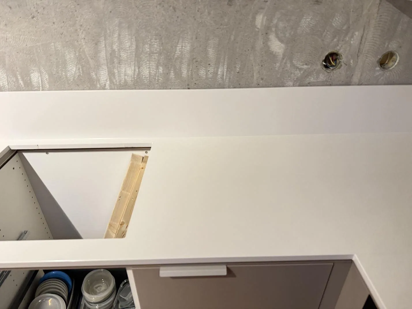 Køkkenbordplade i Silestone Miami White, Växjö – billede 3