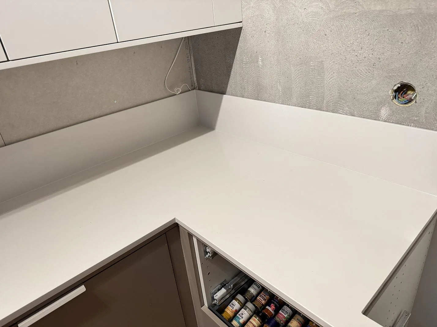 Køkkenbordplade i Silestone Miami White, Växjö – billede 2