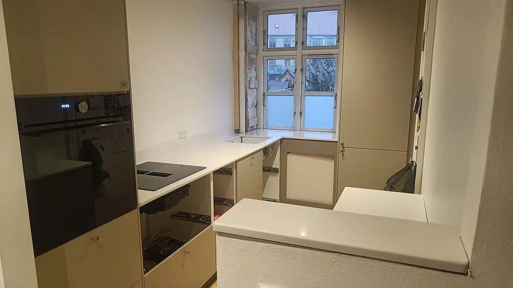 Køkkenbordplade i Silestone Miami White, Valby