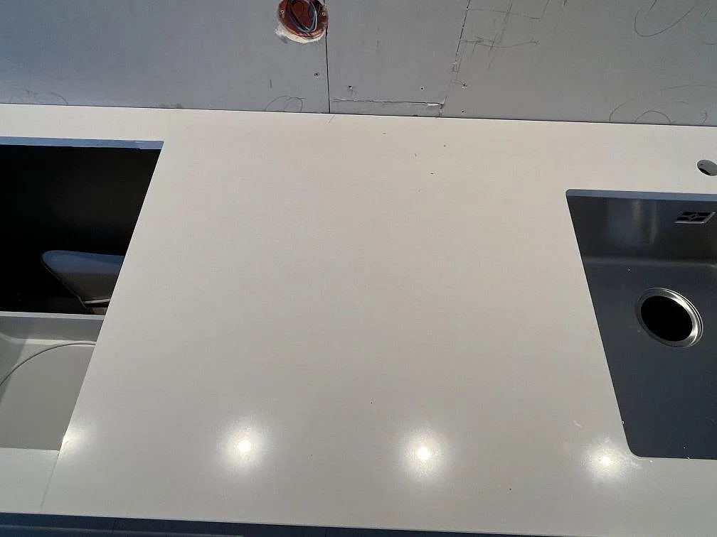 Køkkenbordplade i Silestone Miami White, Varberg – billede 3