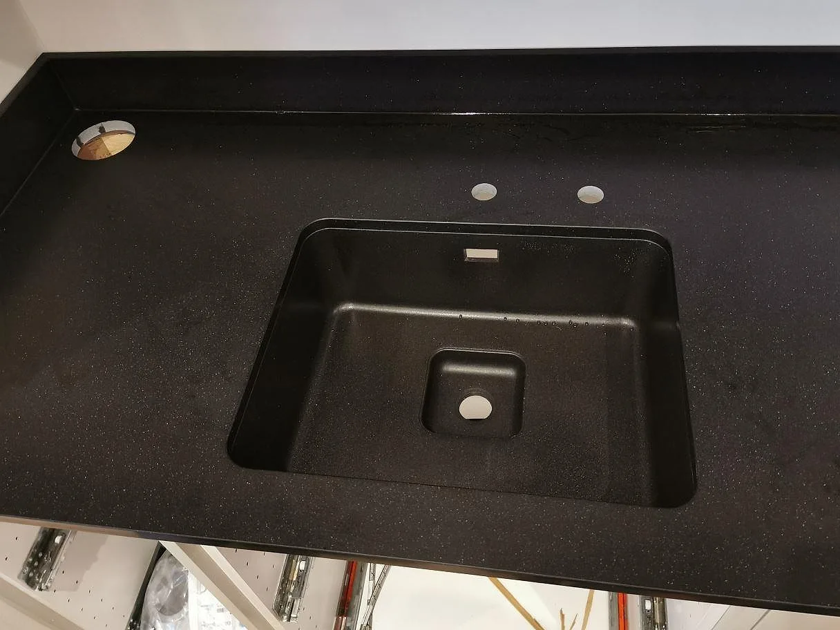 Køkkenbordplade i Silestone Negro Tebas, Höllviken – billede 2