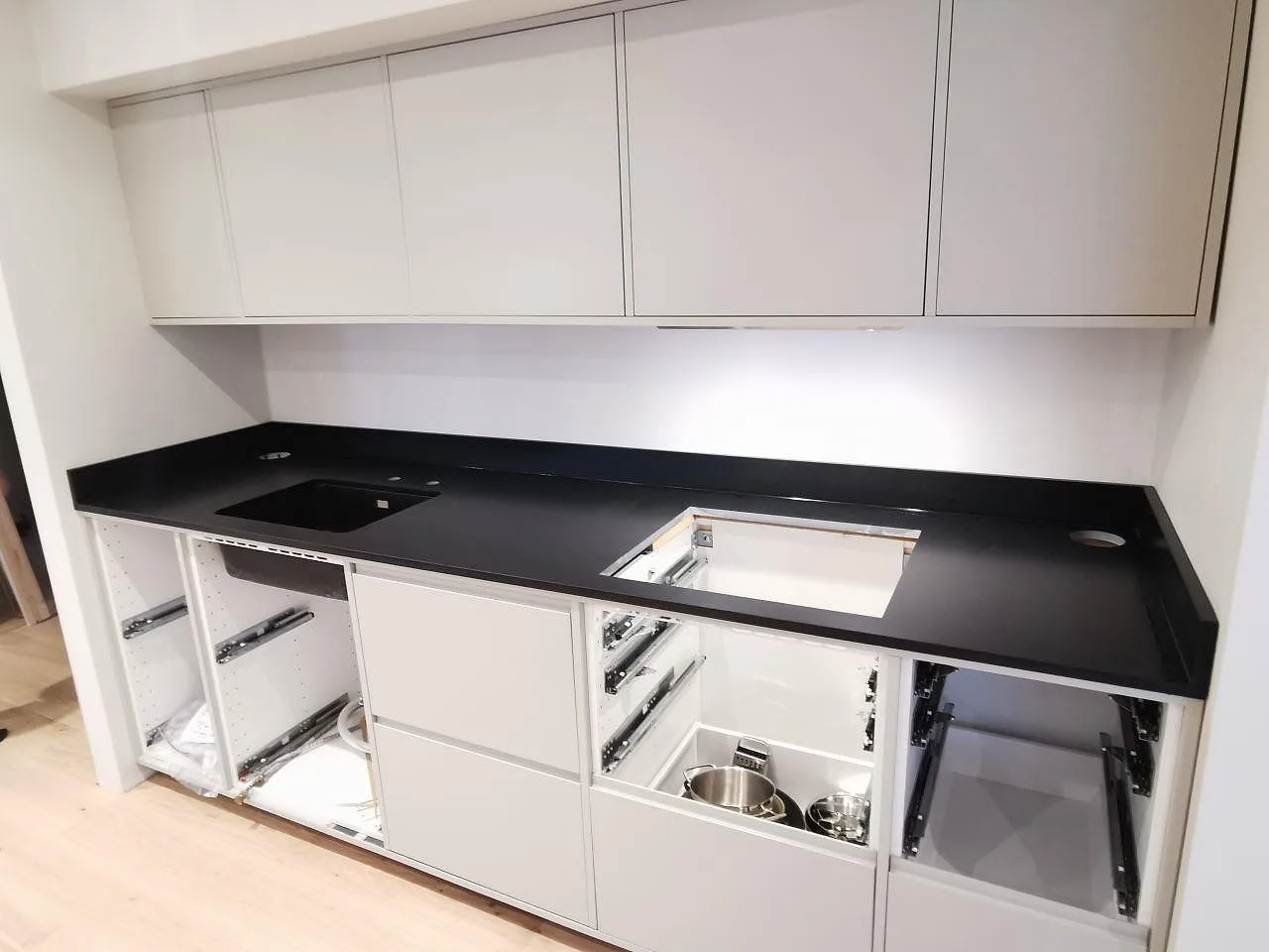 Gennemført projekt: Køkkenbordplade i Silestone Negro Tebas, Höllviken.