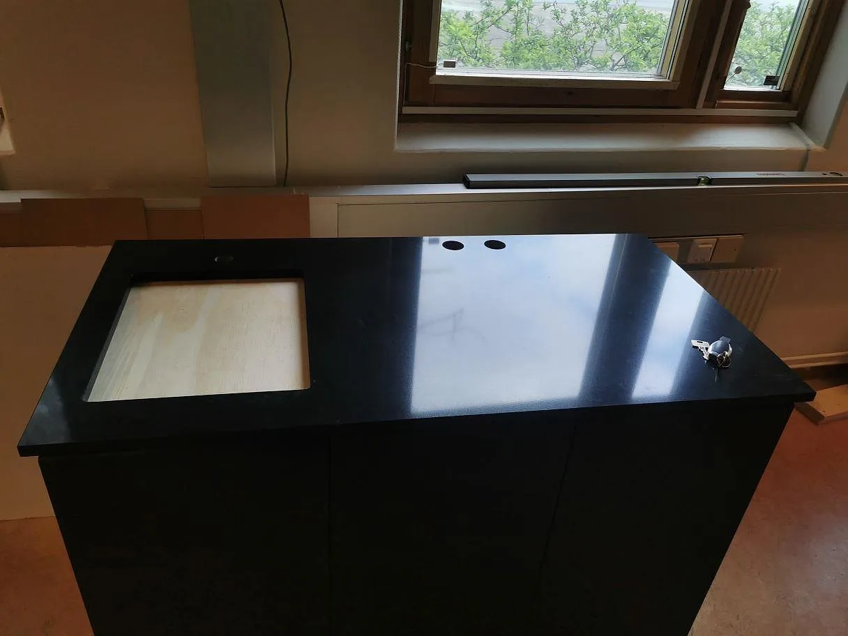 Køkkenø i Silestone Negro Tebas, Lund