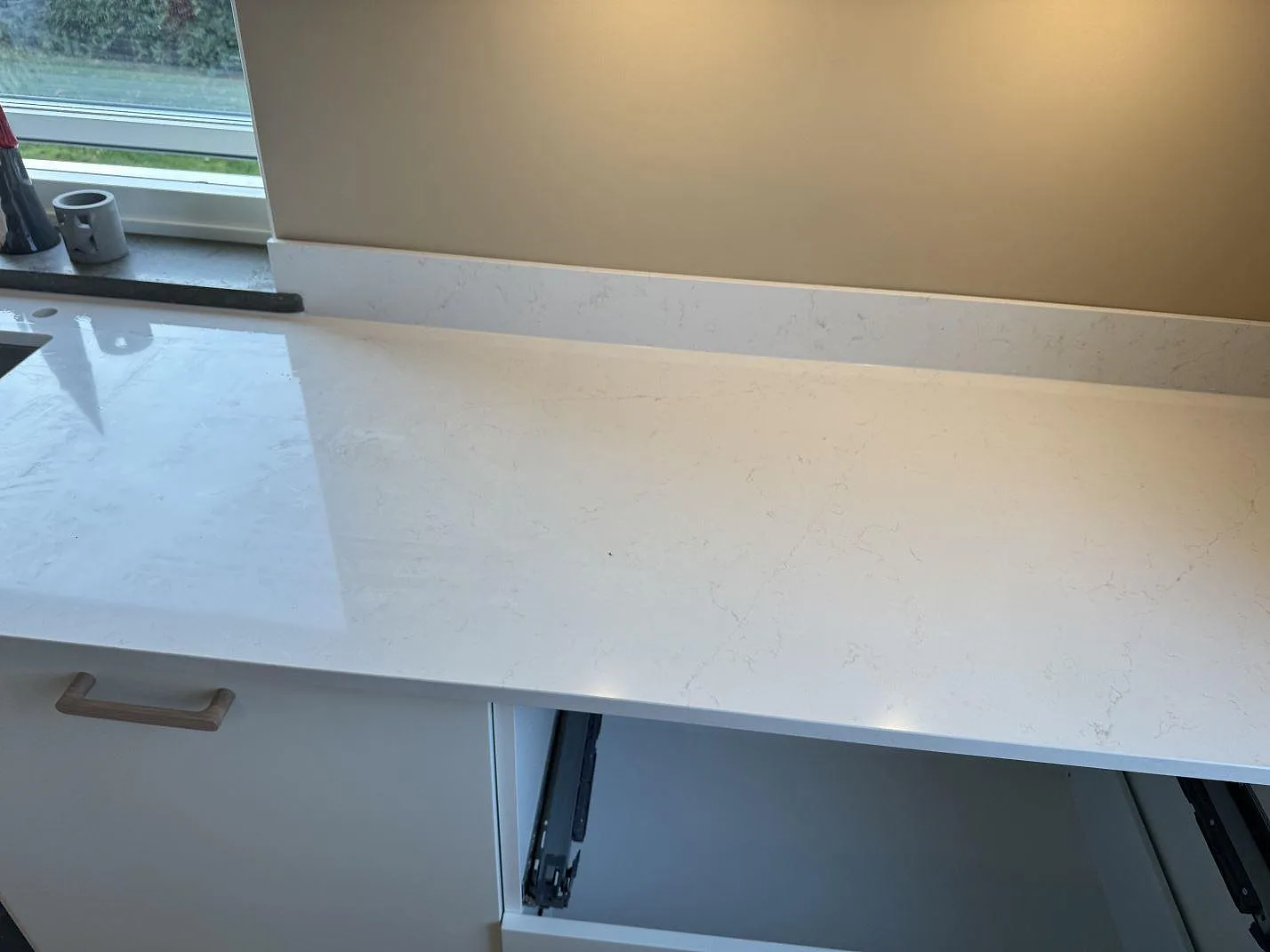 Køkkenbordplade i Silestone Persian White, Jönköping – billede 3