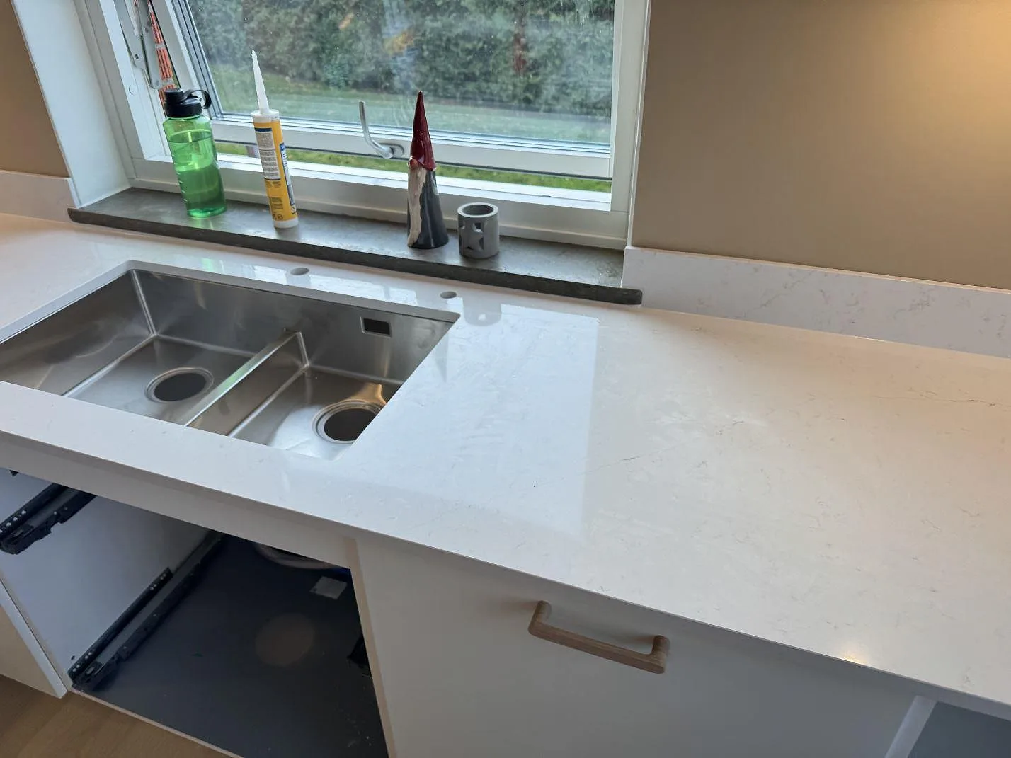 Køkkenbordplade i Silestone Persian White, Jönköping – billede 2