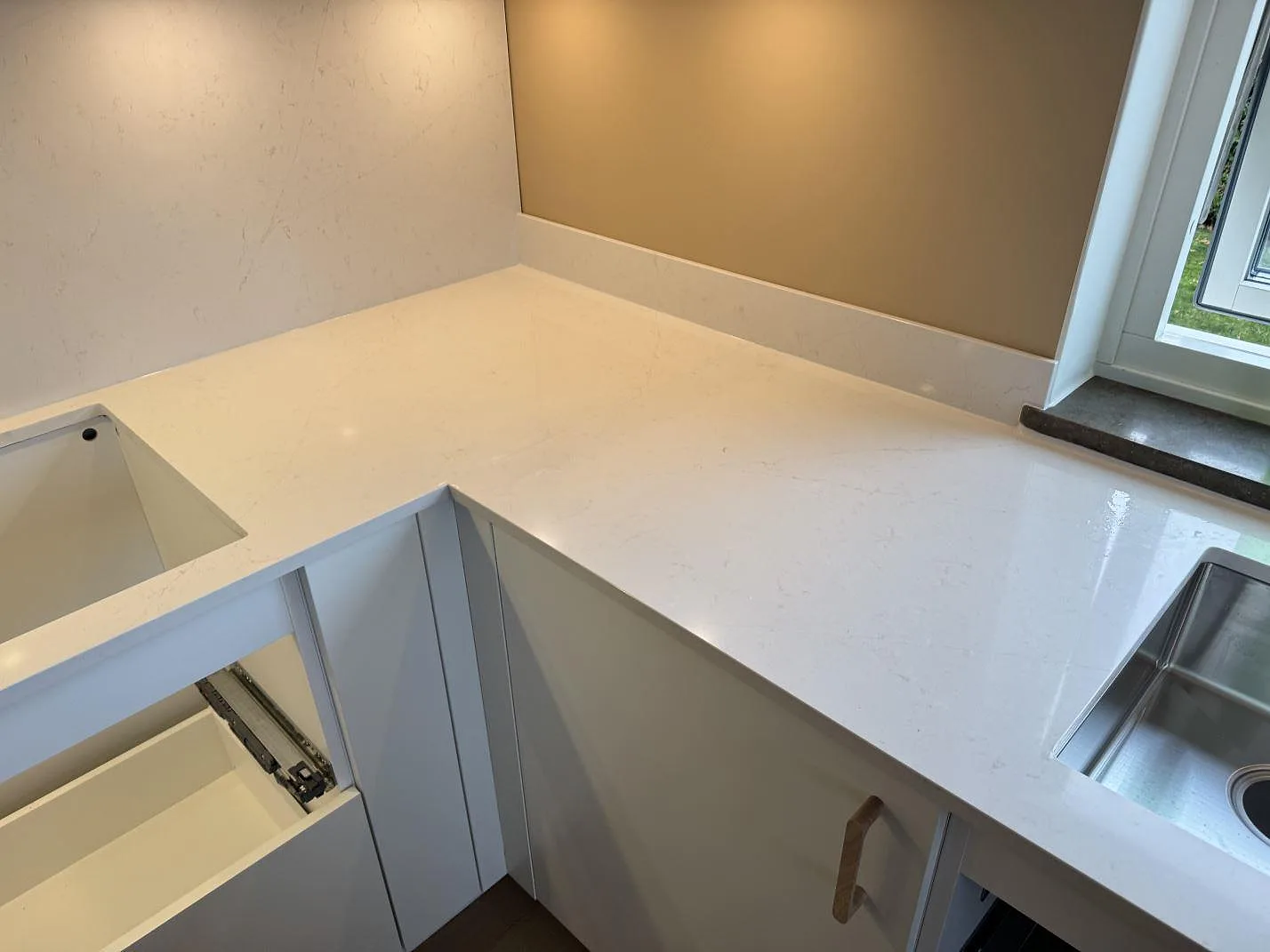 Køkkenbordplade i Silestone Persian White, Jönköping – billede 7
