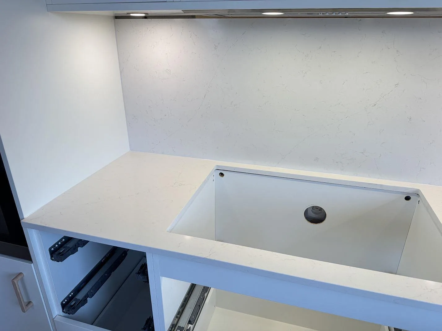 Køkkenbordplade i Silestone Persian White, Jönköping – billede 5