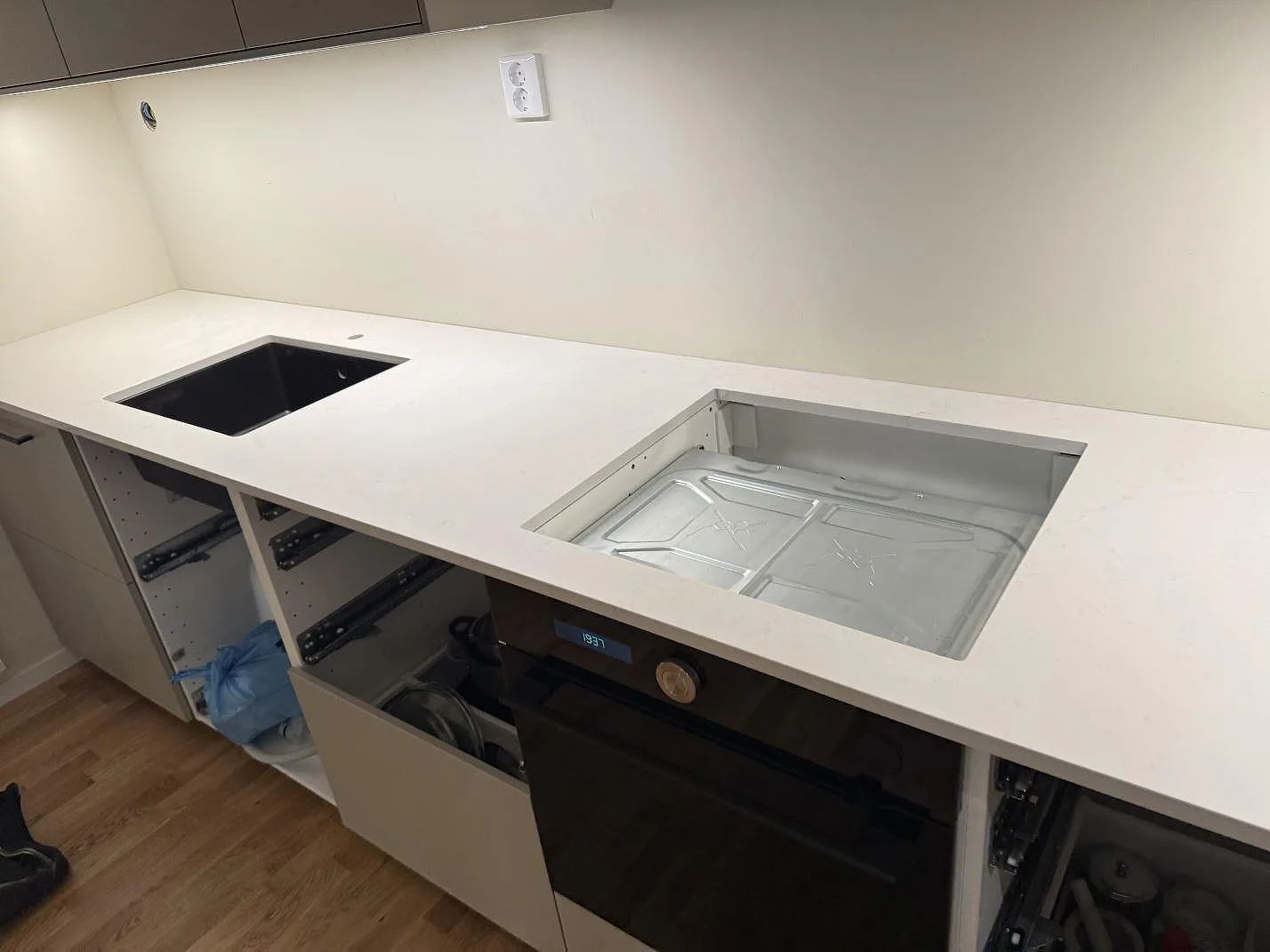 Køkkenbordplade i Silestone Persian White, Kävlinge – billede 2