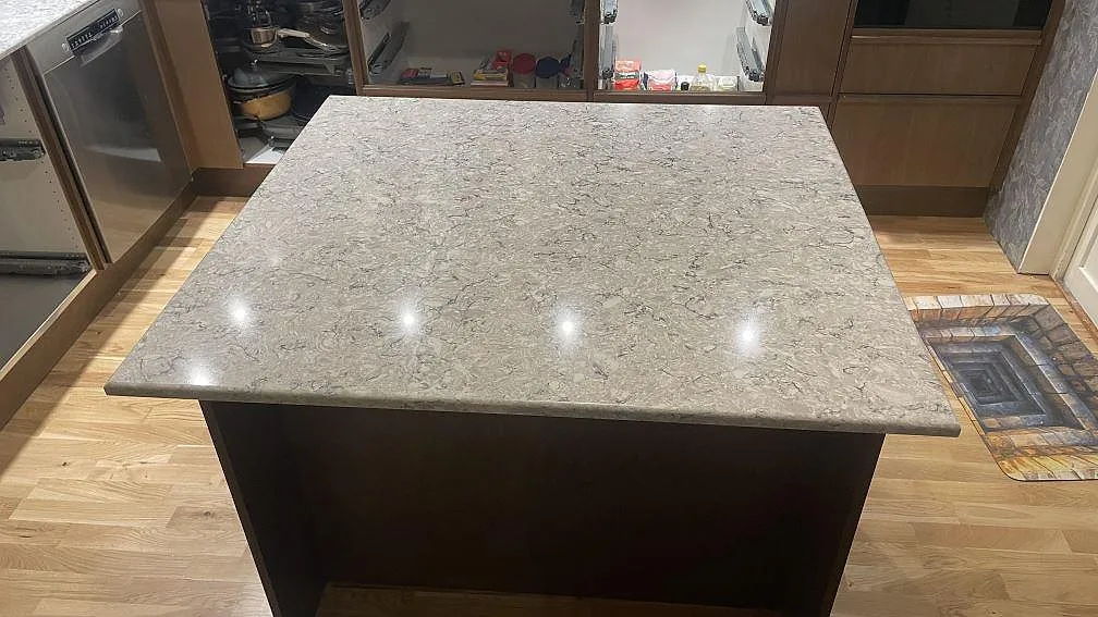 Køkkenbordplade i Silestone Pietra, Hällingsjö – billede 2