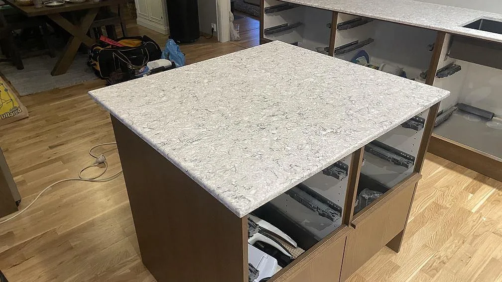 Køkkenbordplade i Silestone Pietra, Hällingsjö – billede 3