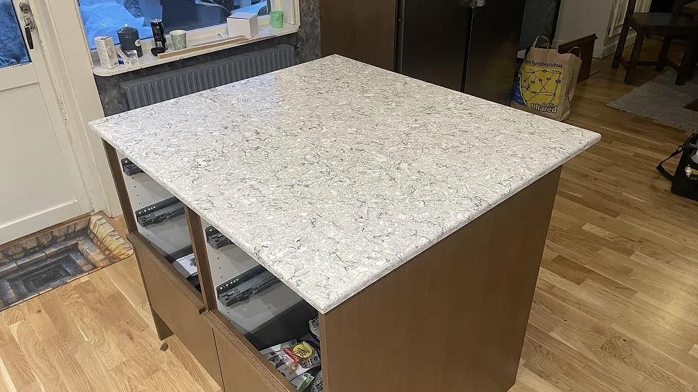 Køkkenbordplade i Silestone Pietra, Hällingsjö – billede 4