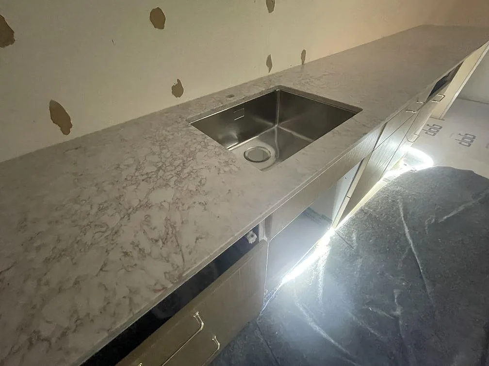 Køkkenbordplade i Silestone Riviere Rose, Vaxholm – billede 2
