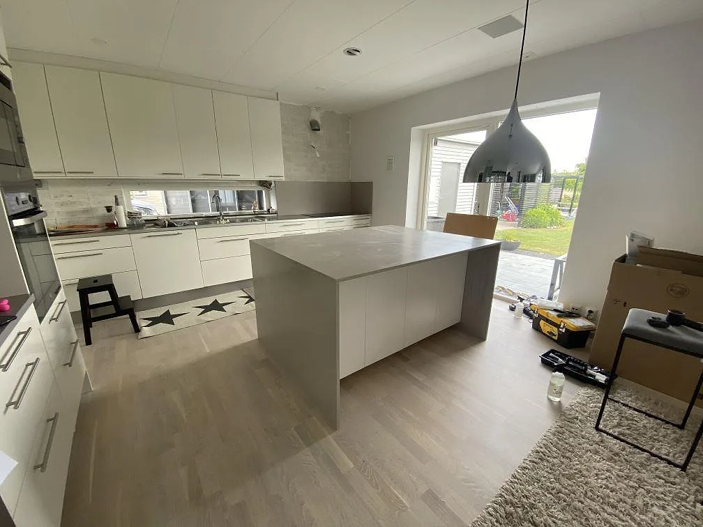 Køkkenbordplade i Silestone Royal Reef, Höllviken