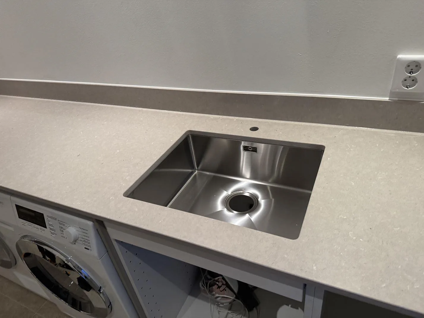 Bordplade i Silestone Royal Reef, Höllviken – billede 2