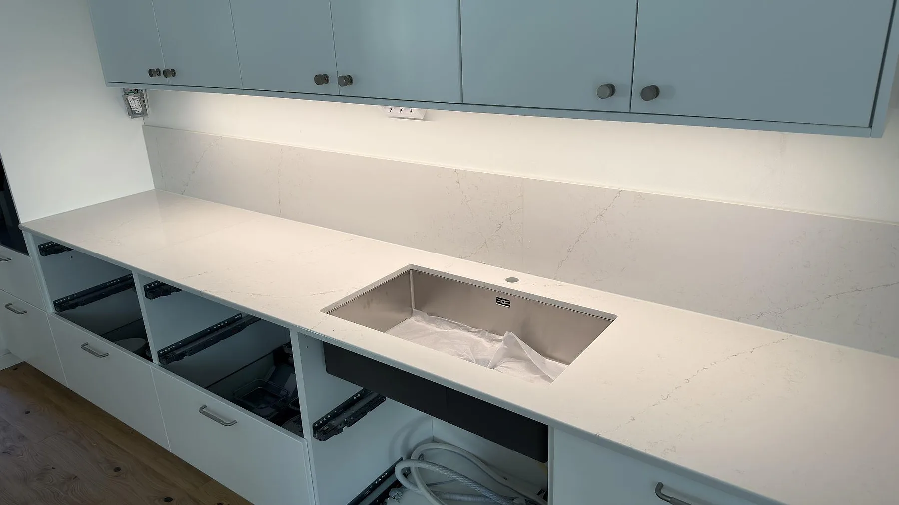 Køkkenbordplade i Silestone Siberian frost, Norrköping – billede 3