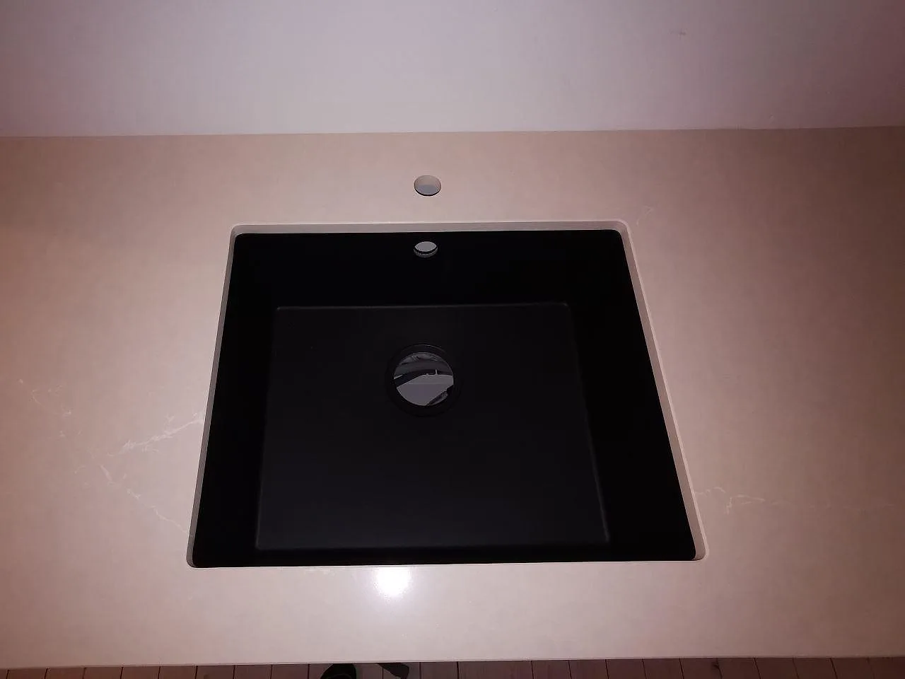 Køkkenbordplade i Silestone Silken Pearl, Malmö – billede 4