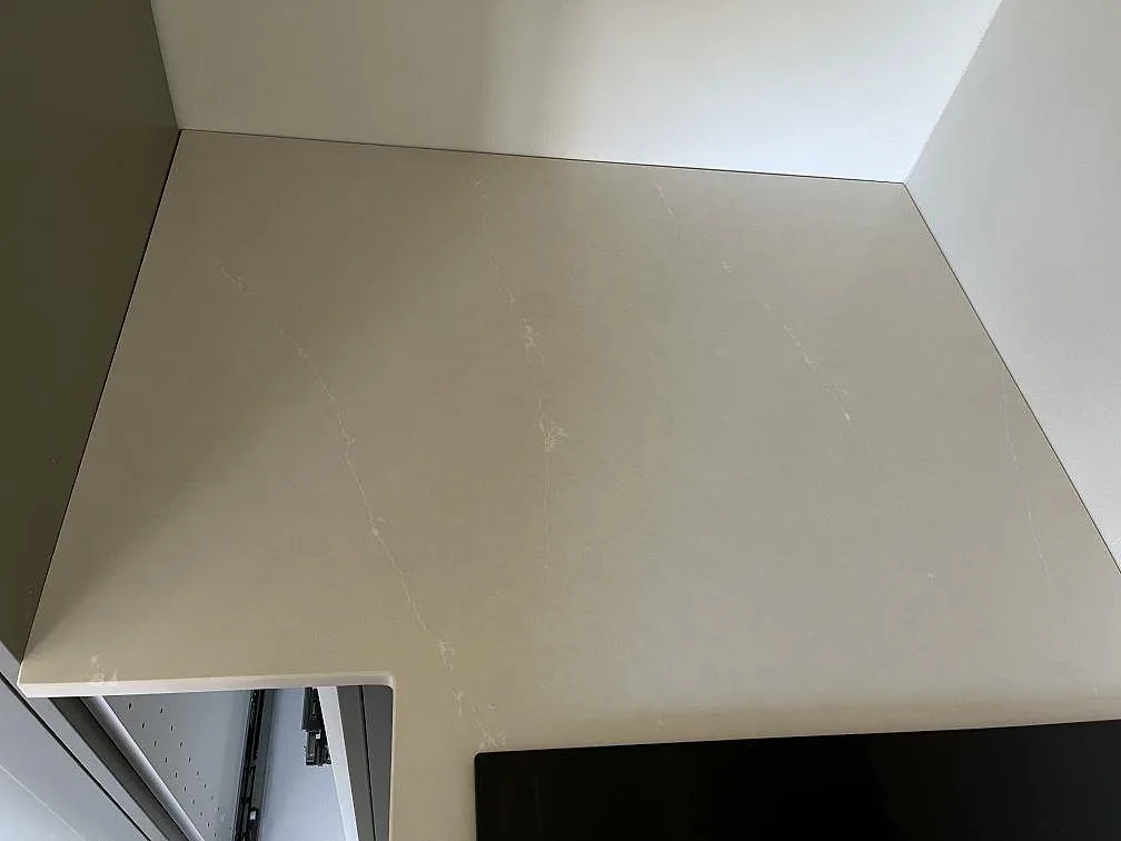 Køkkenbordplade i Silestone Silken Pearl, Staffanstorp – billede 5