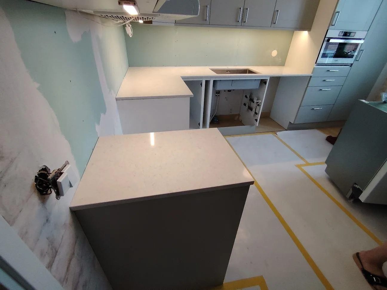 Gennemført projekt: Køkkenbordplade i Silestone Snowy Ibiza, Åkersberga.