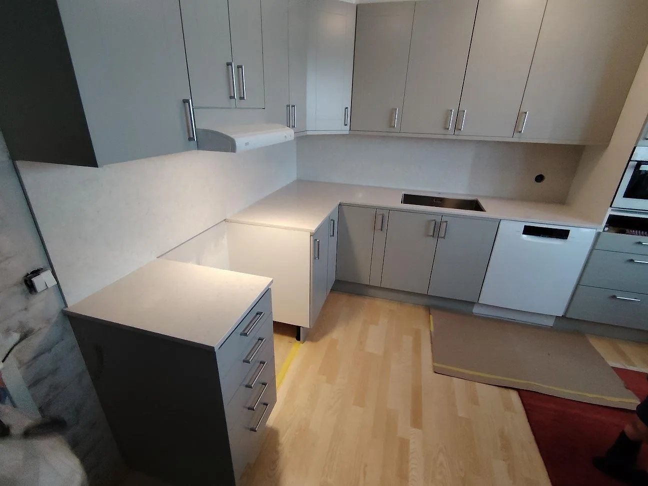 Gennemført projekt: Køkkenbordplade i Silestone Snowy Ibiza, Åkersberga.