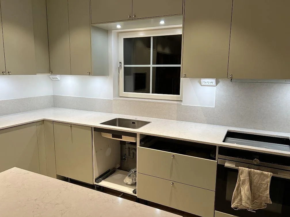 Køkkenbordplade i Silestone Snowy Ibiza, Åkersberga – billede 2