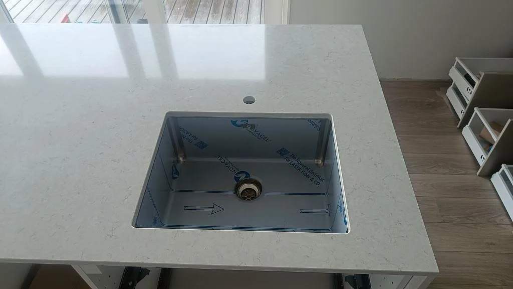Køkkenbordplade i Silestone Snowy Ibiza, Åskloster – billede 2