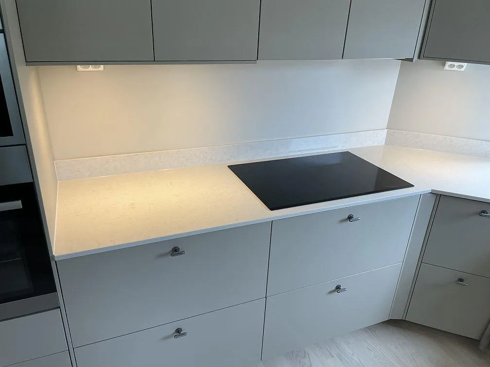 Køkkenbordplade i Silestone Snowy Ibiza, Älta – billede 2