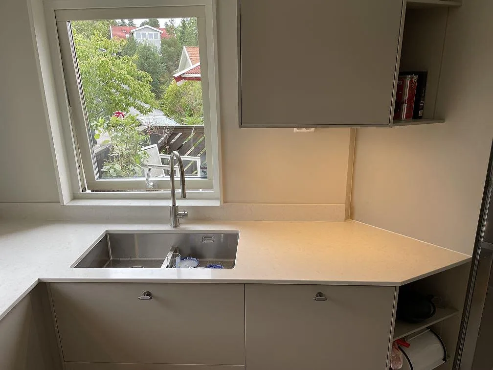 Køkkenbordplade i Silestone Snowy Ibiza, Älta – billede 4
