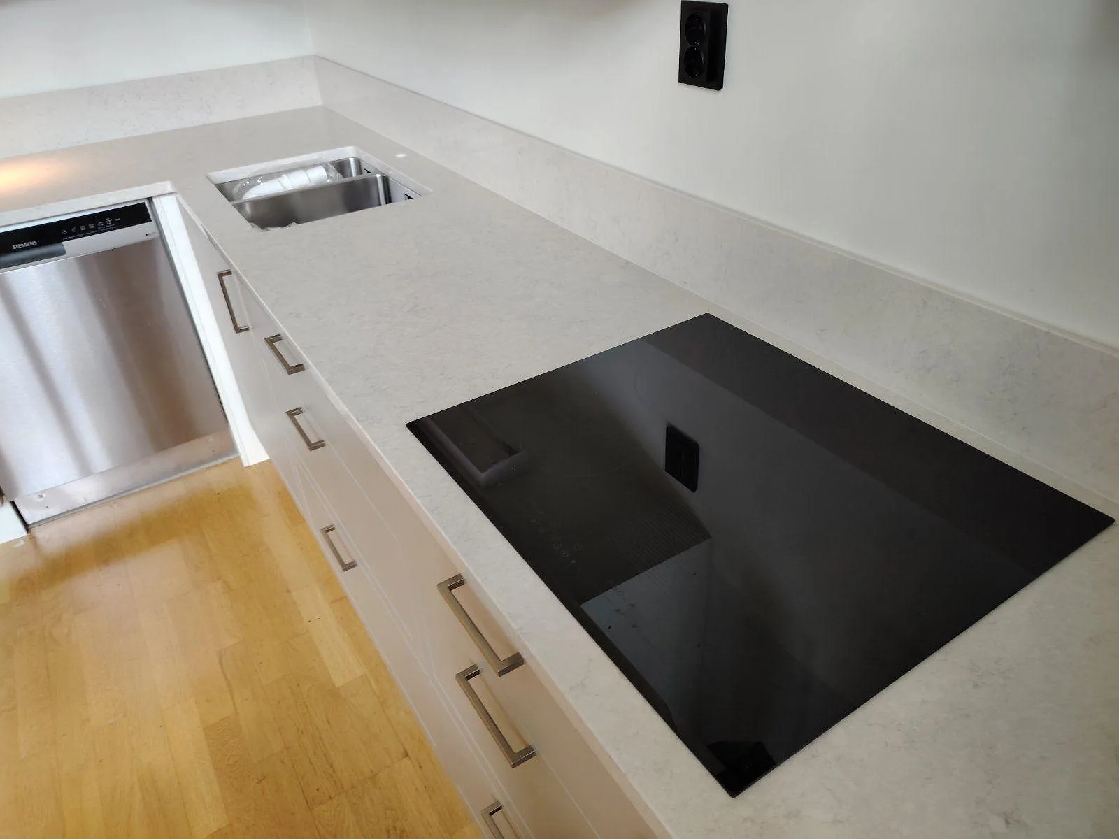 Køkkenbordplade i Silestone Snowy Ibiza, Älvsjö – billede 2