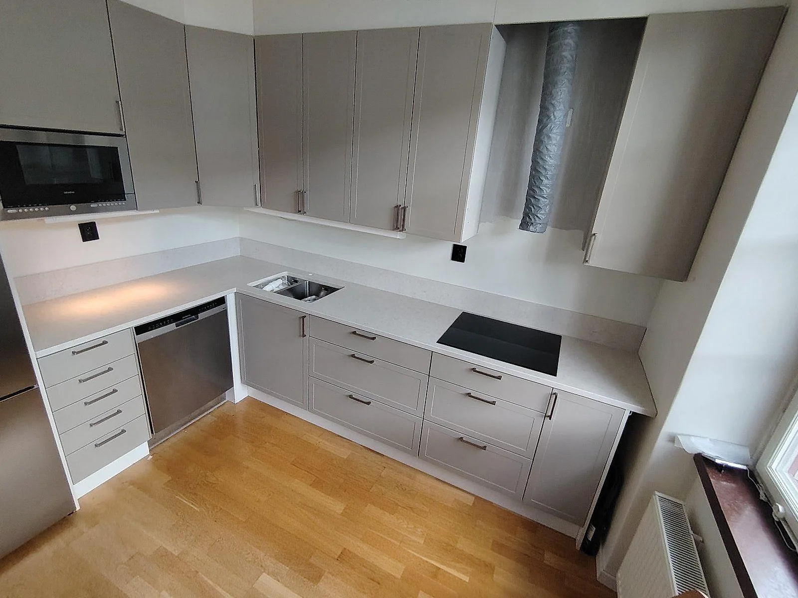 Gennemført projekt: Køkkenbordplade i Silestone Snowy Ibiza, Älvsjö.