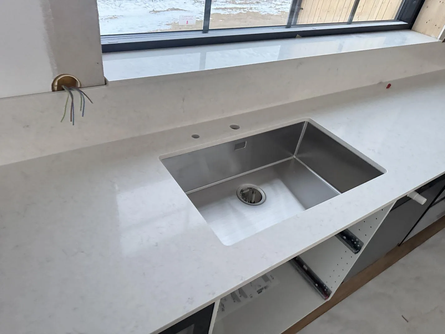 Køkkenbordplade i Silestone Snowy Ibiza, Alvesta – billede 3