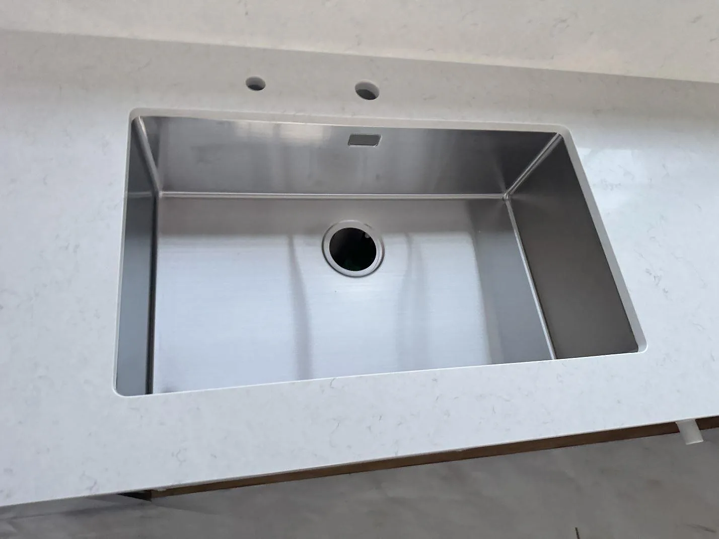 Køkkenbordplade i Silestone Snowy Ibiza, Alvesta – billede 4