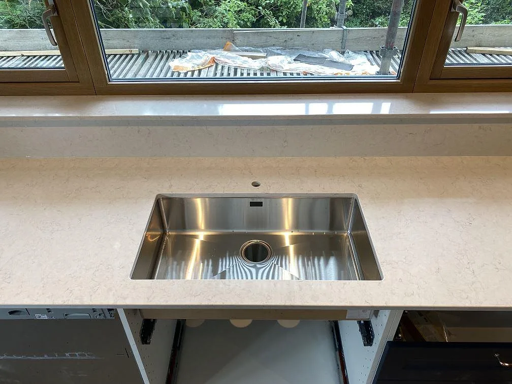 Køkkenbordplade i Silestone Snowy Ibiza, Arlöv – billede 3