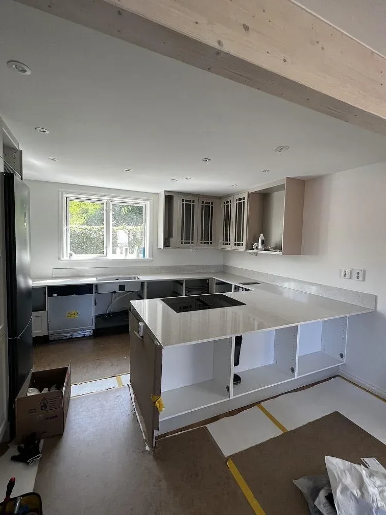 Køkkenbordplade i Silestone Snowy Ibiza, Båstad