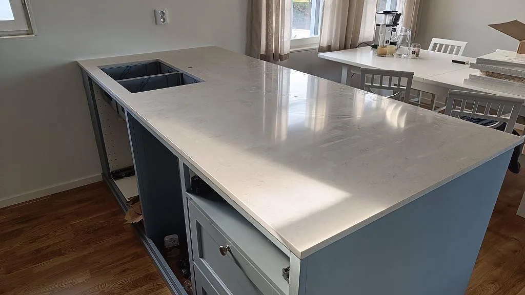 Køkkenbordplade i Silestone Snowy Ibiza, Båstad – billede 2