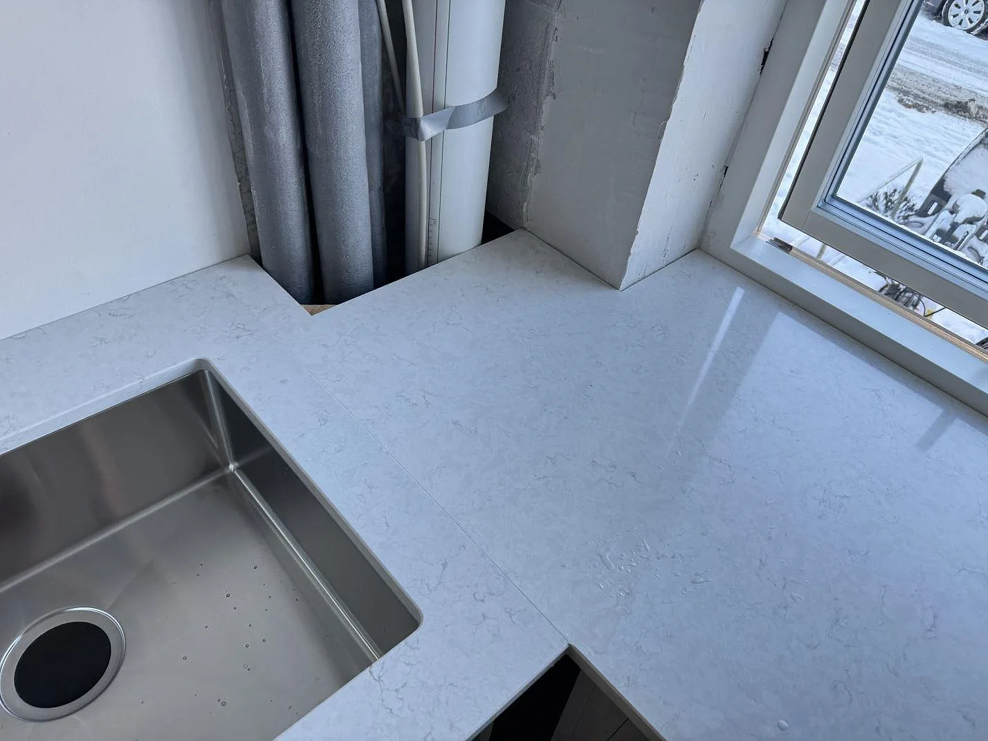 Køkkenbordplade i Silestone Snowy Ibiza, Bagsværd – billede 3
