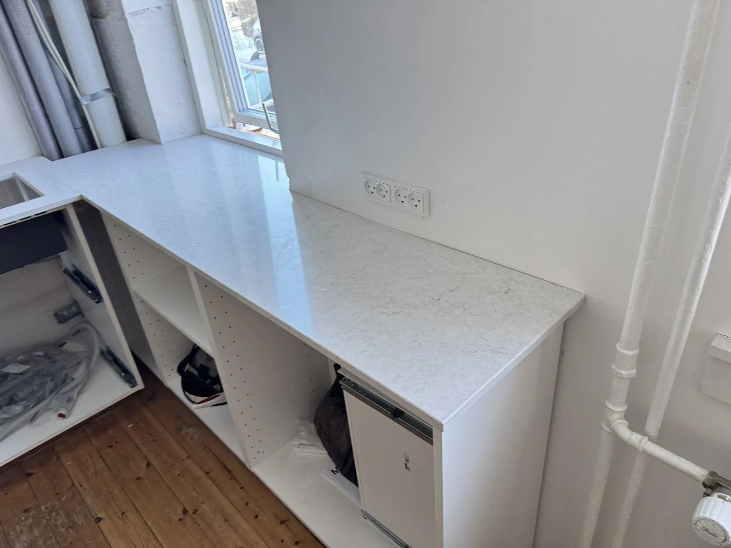 Køkkenbordplade i Silestone Snowy Ibiza, Bagsværd – billede 8